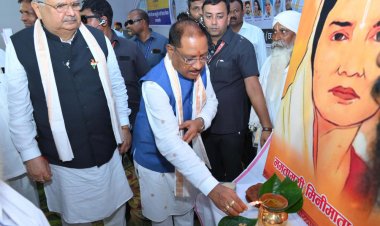 रायपुर : मुख्यमंत्री श्री विष्णु देव साय आज राजनांदगांव के पद्मश्री गोविन्दराम निर्मलकर ऑडिटोरियम में आयोजित ममतामयी मिनीमाता निर्वाण दिवस एवं जिला स्तरीय शपथ ग्रहण समारोह में शामिल हुए