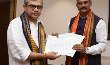 रायपुर : छत्तीसगढ़ के स्वास्थ्य मंत्री श्री श्याम बिहारी जायसवाल ने केंद्रीय रेल मंत्री से की मुलाकात