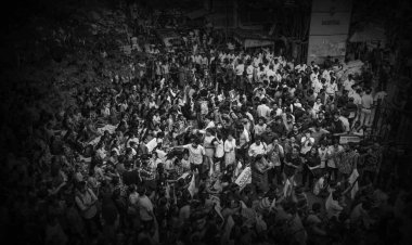 Kolkata Doctor Case: आरजी कर हत्याकांड के पीड़ित की मूर्ति के साथ हुई तोड़फोड़, जमीन पर मिला चेहरा