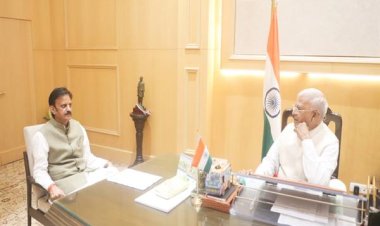 राज्यपाल श्री पटेल से उप- मुख्यमंत्री श्री शुक्ल ने सौजन्य भेंट की