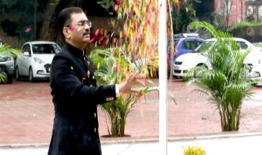 आयुक्त जनसंपर्क डॉ. सुदाम खाड़े ने जनसम्पर्क भवन में किया ध्वजारोहण