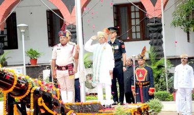 राज्यपाल श्री मंगुभाई पटेल ने राजभवन में किया ध्वजारोहण