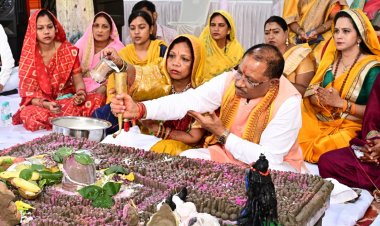 रायपुर : पवित्र सावन मास के अवसर पर मुख्यमंत्री श्री विष्णु देव साय ने मुख्यमंत्री निवास में सपरिवार किया शिव रूद्रामहाभिषेक