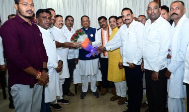 रायपुर : मुख्यमंत्री से चंद्रनॉहू कुर्मी क्षत्रीय समाज के प्रतिनिधिमंडल ने की मुलाकात