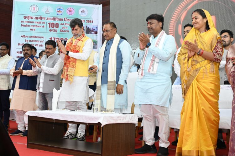 रायपुर : मुख्यमंत्री श्री विष्णु देव साय ने प्रदेश की 70 लाख माताओं-बहनों को जगदलपुर से दिया रक्षाबंधन का तोहफा