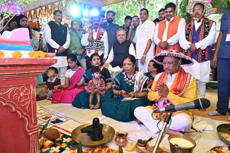 रायपुर : मुख्यमंत्री ने सपरिवार हरेली तिहार में की पूजा-अर्चना