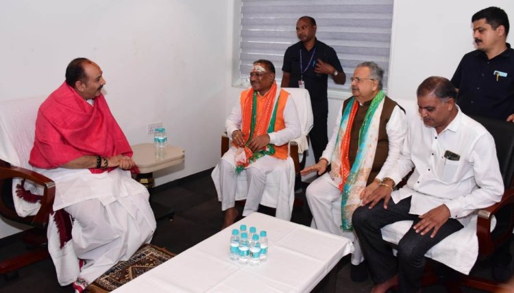 रायपुर : मुख्यमंत्री श्री विष्णु देव साय ने सुप्रसिद्ध कथावाचक पंडित श्री प्रदीप मिश्रा से की सौजन्य मुलाकात