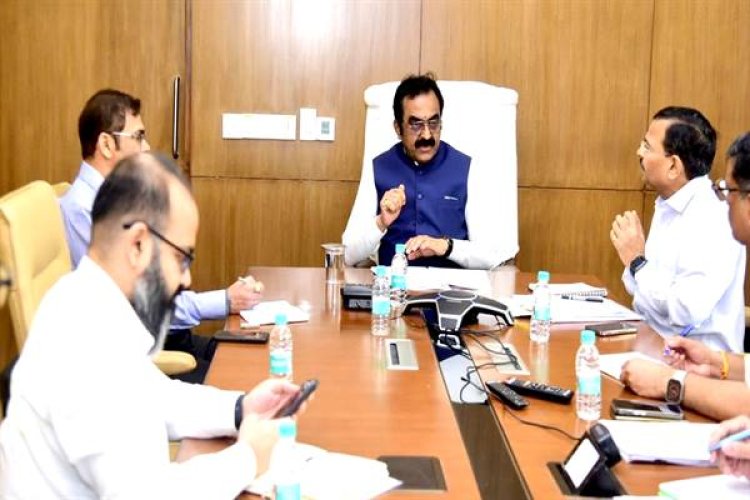 क्षतिग्रस्त सड़कों को चिहिन्त कर एक सप्ताह के भीतर मरम्मत कार्य सुनिश्चित करें-लोक निर्माण मंत्री श्री सिंह