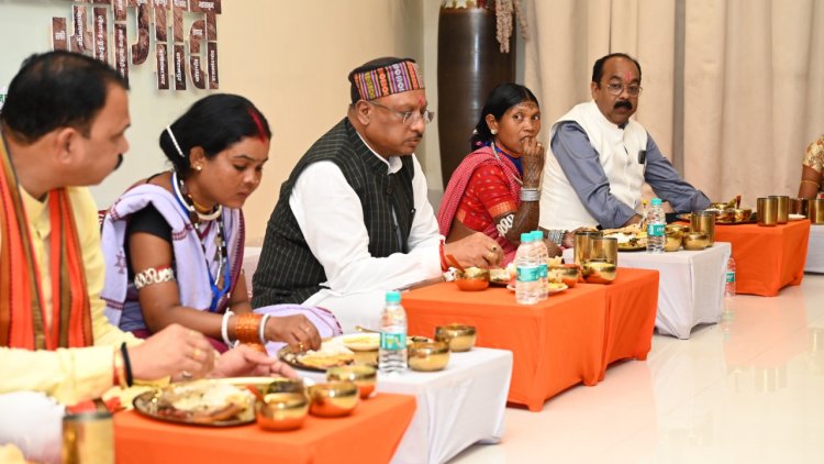 रायपुर : विश्व आदिवासी दिवस 9 अगस्त पर विशेष लेख : आदिवासी अंचलों में पहुंच रही हैं तेजी से विकास योजनाएं