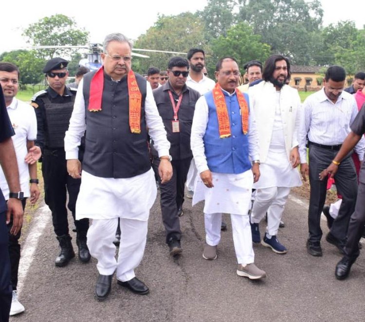 रायपुर : मुख्यमंत्री श्री साय के राजनांदगांव हेलीपेड पहुंचने पर जनप्रतिनिधियों ने किया आत्मीय स्वागत