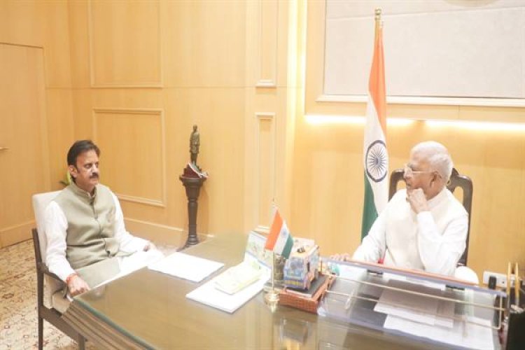 राज्यपाल श्री पटेल से उप- मुख्यमंत्री श्री शुक्ल ने सौजन्य भेंट की