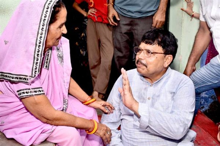 उपनगर ग्वालियर की बस्तियों में समस्याओं का समाधान करने पहुँचे ऊर्जा मंत्री श्री तोमर