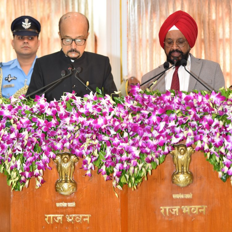 रायपुर : राज्यपाल श्री डेका ने न्यायमूर्ति (सेवानिवृत्त) श्री उबोवेजा को दिलाई प्रमुख लोकायुक्त पद की शपथ