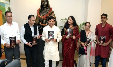 मुख्यमंत्री डॉ. यादव ने "सेल्फ मैनेजमेंट थ्रू सेल्फ इवेलुएशन" पुस्तक का किया विमोचन