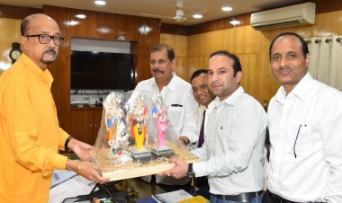 रायपुर : राज्यपाल श्री डेका से मैट्स यूनिवर्सिटी के कुलाधिपति ने की भेंट