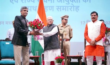 राज्यपाल ने मुख्य सूचना आयुक्त एवं सूचना आयुक्तों को शपथ दिलाई