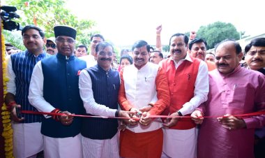 मोदी जी पर आधारित चित्र प्रदर्शनी का मुख्यमंत्री और भाजपा नेताओं ने किया उद्घाटन