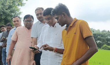 रायपुर : राजस्व मंत्री बने सर्वेयर, मोबाईल में जियो-रिफ्रेसिंग के जरिए एंट्री कर खसरा का किए सत्यापन