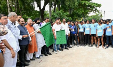 रायपुर : उप मुख्यमंत्री श्री अरुण साव ने स्वच्छता मैराथन को दिखाई हरी झंडी