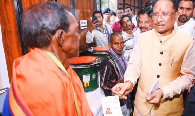 रायपुर : मुख्यमंत्री श्री साय के हाथो मिला 100 कुंभकारों को इलेक्ट्रॉनिक चाक