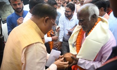 रायपुर : मुख्यमंत्री श्री साय के हाथो दिव्यांगजनों को मिला निःशुल्क बस पास