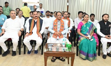 रायपुर : प्रधानमंत्री श्री नरेंद्र मोदी के मन की बात कार्यक्रम देशवासियों के नवाचारी प्रयासों को जानने का महत्वपूर्ण जरिया : मुख्यमंत्री श्री विष्णु देव साय