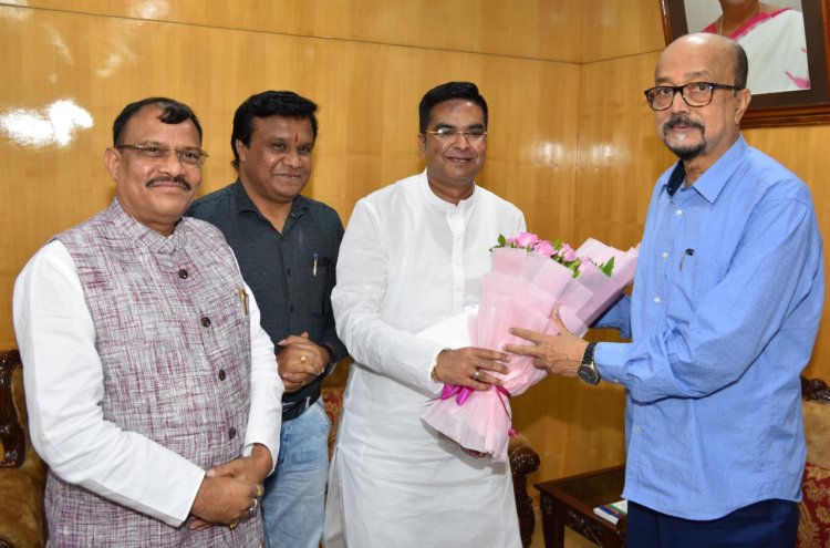 रायपुर : राज्यपाल श्री रमेन डेका से विधायक श्री सेन ने की सौजन्य मुलाकात