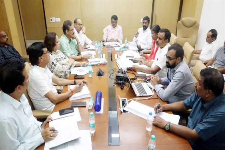 अनुसूचित जाति के पुराने छात्रावासों को डिस्मेंटल करके नये भवन बनाये जाने के प्रस्ताव तैयार करें : मंत्री श्री चौहान