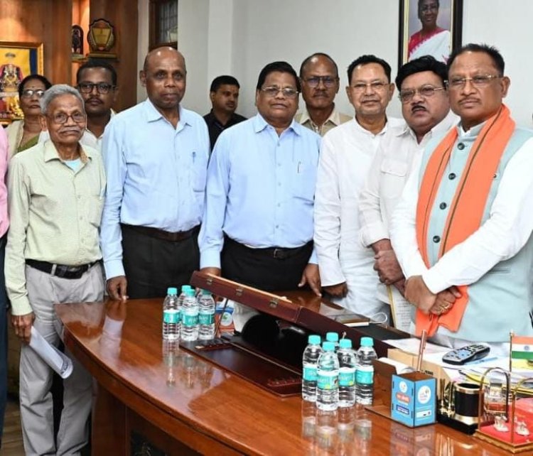 रायपुर : मुख्यमंत्री श्री विष्णु देव साय से छत्तीसगढ़ सर्व आदिवासी समाज के प्रतिनिधि मंडल ने की सौजन्य मुलाकात