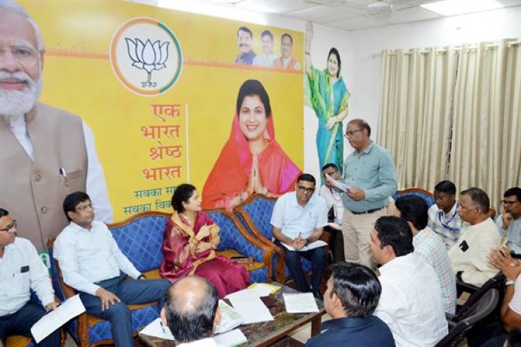 रहवासियों को मूलभूत सुविधाएँ उपलब्ध करायें : राज्य मंत्री श्रीमती गौर