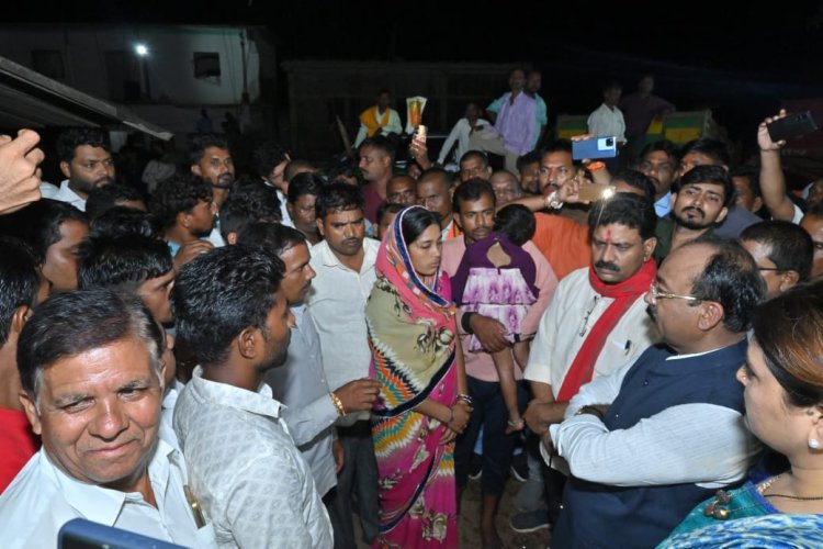 रायपुर : उप मुख्यमंत्री श्री अरुण साव और श्री विजय शर्मा राजस्व मंत्री श्री टंकराम वर्मा एवं विधायक श्रीमती भावना बोहरा के साथ पहुँचे लोहारीडीह