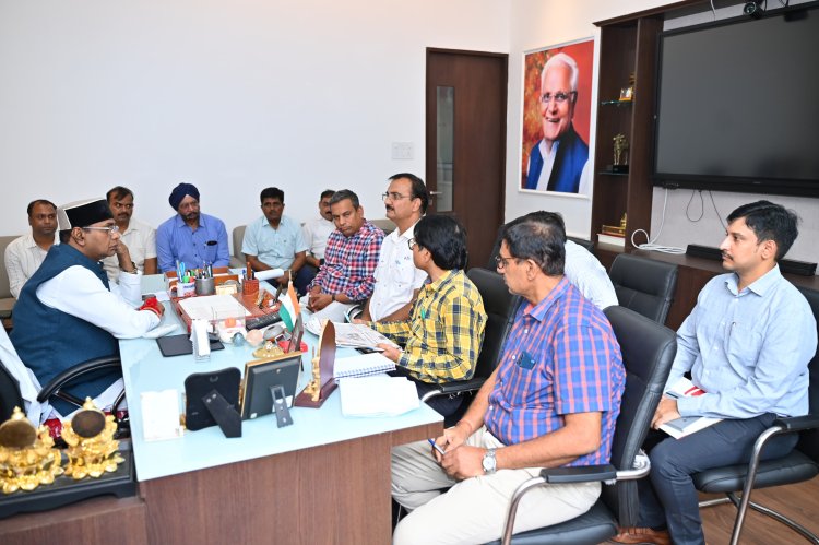 मंत्री श्री विश्वास कैलाश सारंग ने ऐशबाग आरओबी निर्माण में आ रही अड़चनों को लेकर ली अधिकारियों की बैठक