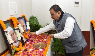 रायपुर : राजभवन में महात्मा गांधी व श्री शास्त्री की जयंती मनाई गई