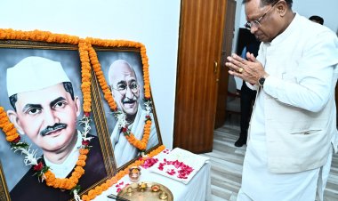 रायपुर : मुख्यमंत्री ने राष्ट्रपिता महात्मा गांधी और पूर्व प्रधानमंत्री स्वर्गीय श्री लाल बहादुर शास्त्री की जयंती पर उन्हें किया नमन