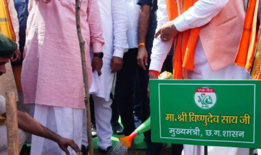 रायपुर : मुख्यमंत्री श्री विष्णु देव साय ने एक पेड़ मां के नाम अभियान के अंतर्गत लगाया केसर आम का पौधा