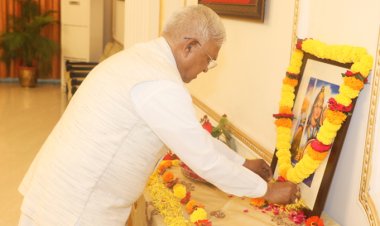 राज्यपाल श्री पटेल ने रानी दुर्गावती की जयंती पर की पुष्पांजलि अर्पित