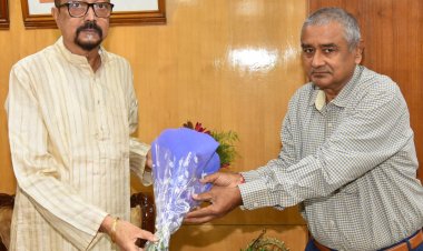 रायपुर : राज्यपाल श्री रमेन डेका से छत्तीसगढ़ निजी विश्वविद्यालय विनियामक आयोग के प्रभारी चेयरमेन श्री मिश्रा ने की सौजन्य मुलाकात