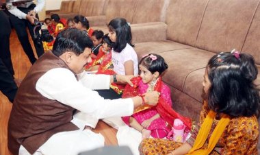 मुख्यमंत्री डॉ. यादव ने कन्या-पूजन और कन्या-भोज की सनातन परंपरा का किया पालन