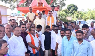 रायपुर : भारत रत्न स्व. श्री अटल बिहारी बाजपेयी के प्रतिमा का श्री टंकराम वर्मा ने किया अनावरण