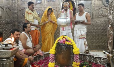 रायपुर : राज्यपाल श्री रमेन डेका ने महाकालेश्वर ज्योतिर्लिंग के दर्शन किए