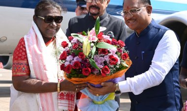 रायपुर : राष्ट्रपति श्रीमती द्रौपदी मुर्मु दो दिवसीय प्रवास पर पहुंची रायपुर
