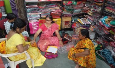 अब ब्यूटी पार्लर और साड़ी सेंटर से 20 हजार रूपये महीना कमाती हैं पूनम.....