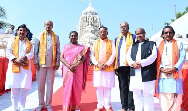 रायपुर : राष्ट्रपति श्रीमती मुर्मु एवं राज्यपाल श्री डेका ने महाप्रभु श्री जगन्नाथ भगवान के किए दर्शन