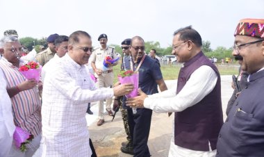 रायपुर : मुख्यमंत्री श्री विष्णुदेव साय का बिलासपुर पहुंचने पर हेलीपैड पर स्वागत
