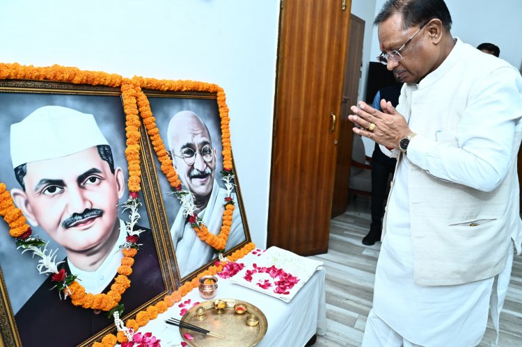 रायपुर : मुख्यमंत्री ने राष्ट्रपिता महात्मा गांधी और पूर्व प्रधानमंत्री स्वर्गीय श्री लाल बहादुर शास्त्री की जयंती पर उन्हें किया नमन