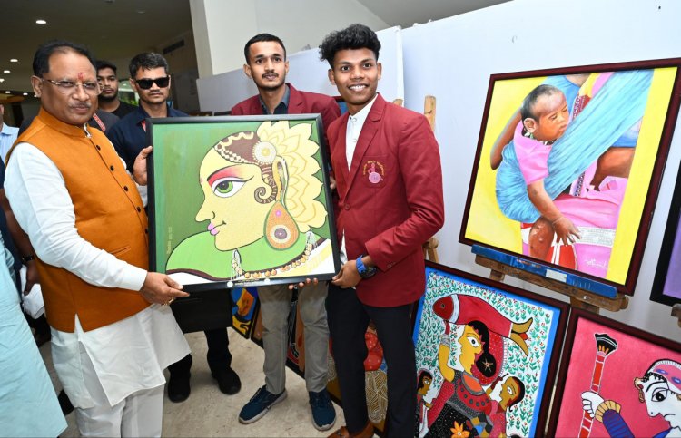 रायपुर : मुख्यमंत्री श्री विष्णु देव साय ने किया प्रथम छत्तीसगढ़ हरित शिखर सम्मेलन का शुभारंभ, पारंपरिक हर्बल उत्पादों और लोक कला का किया अवलोकन