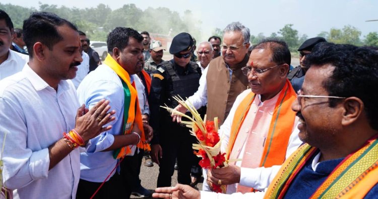 रायपुर : मुख्यमंत्री श्री विष्णुदेव साय का जनप्रतिनिधियों एवं अधिकारियों ने किया आत्मीय स्वागत