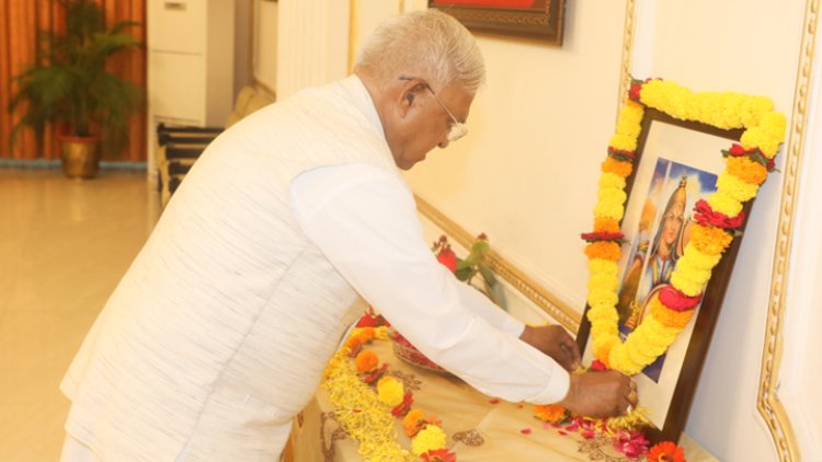 राज्यपाल श्री पटेल ने रानी दुर्गावती की जयंती पर की पुष्पांजलि अर्पित