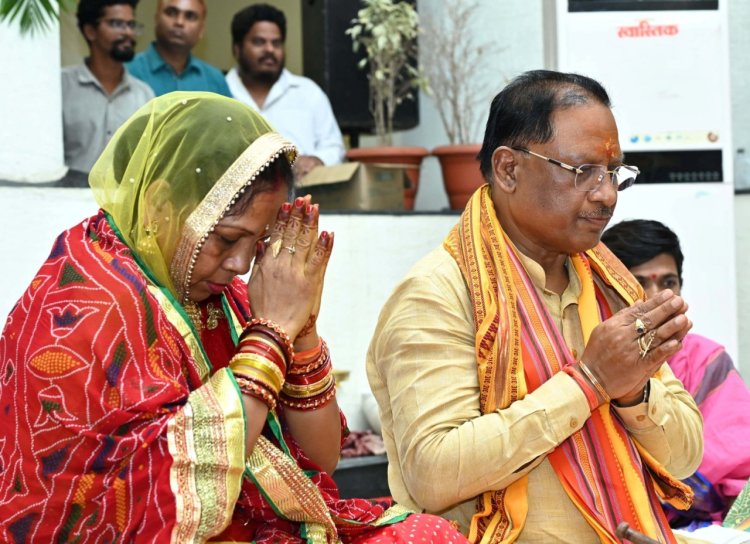 रायपुर : मुख्यमंत्री श्री विष्णु देव साय ने विधि विधान के साथ पूजा अर्चना कर नवा रायपुर स्थित नए मुख्यमंत्री निवास में गृहप्रवेश किया