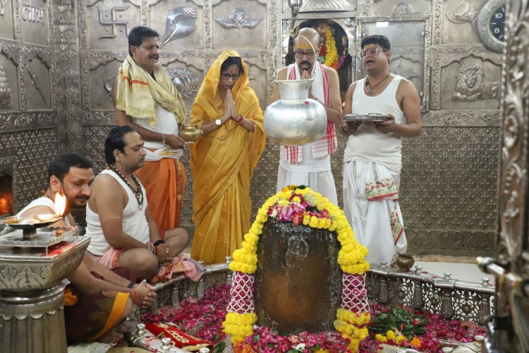 रायपुर : राज्यपाल श्री रमेन डेका ने महाकालेश्वर ज्योतिर्लिंग के दर्शन किए